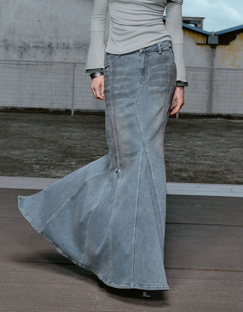 Gradient Denim Fishtail Skirt URBAN REVIVO Thailand