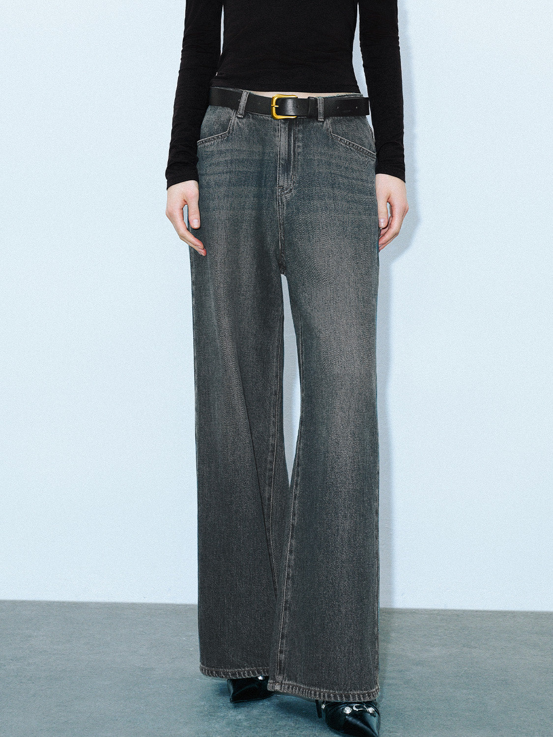 Wide-Leg Jeans With Belt