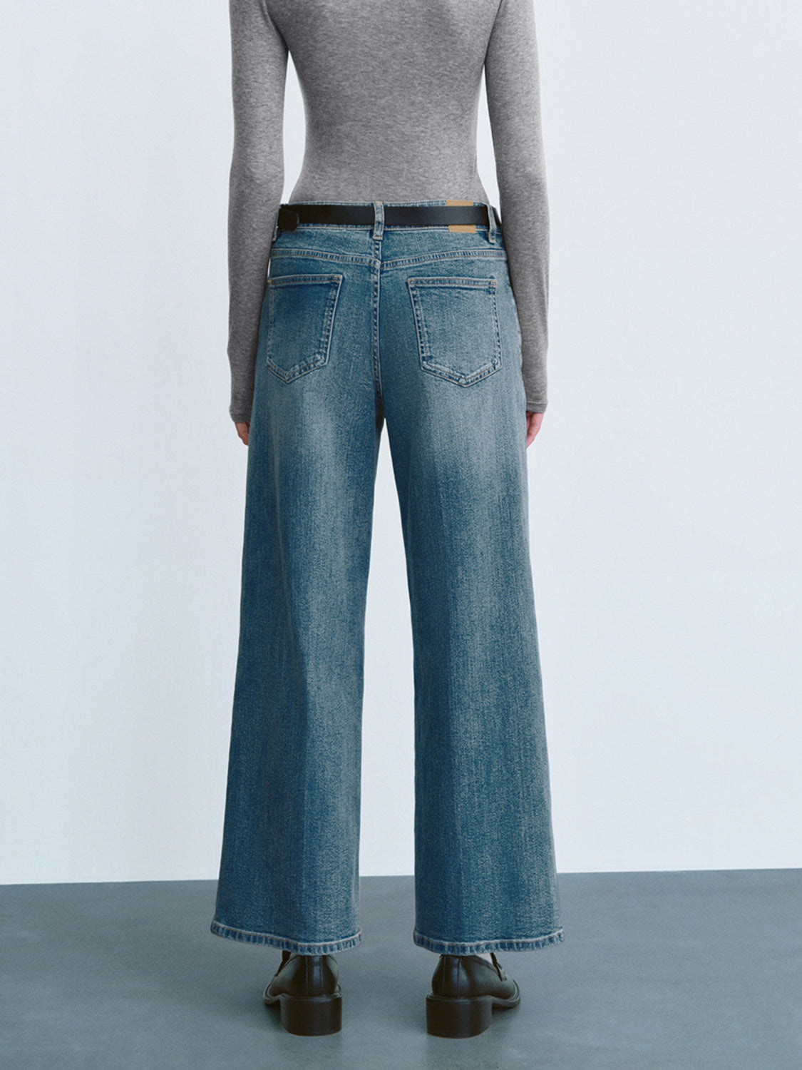 Straight Jeans With Belt